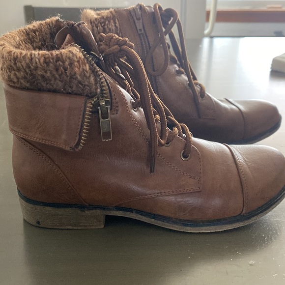 Brown fall boots. Size 6. - Picture 2 of 4